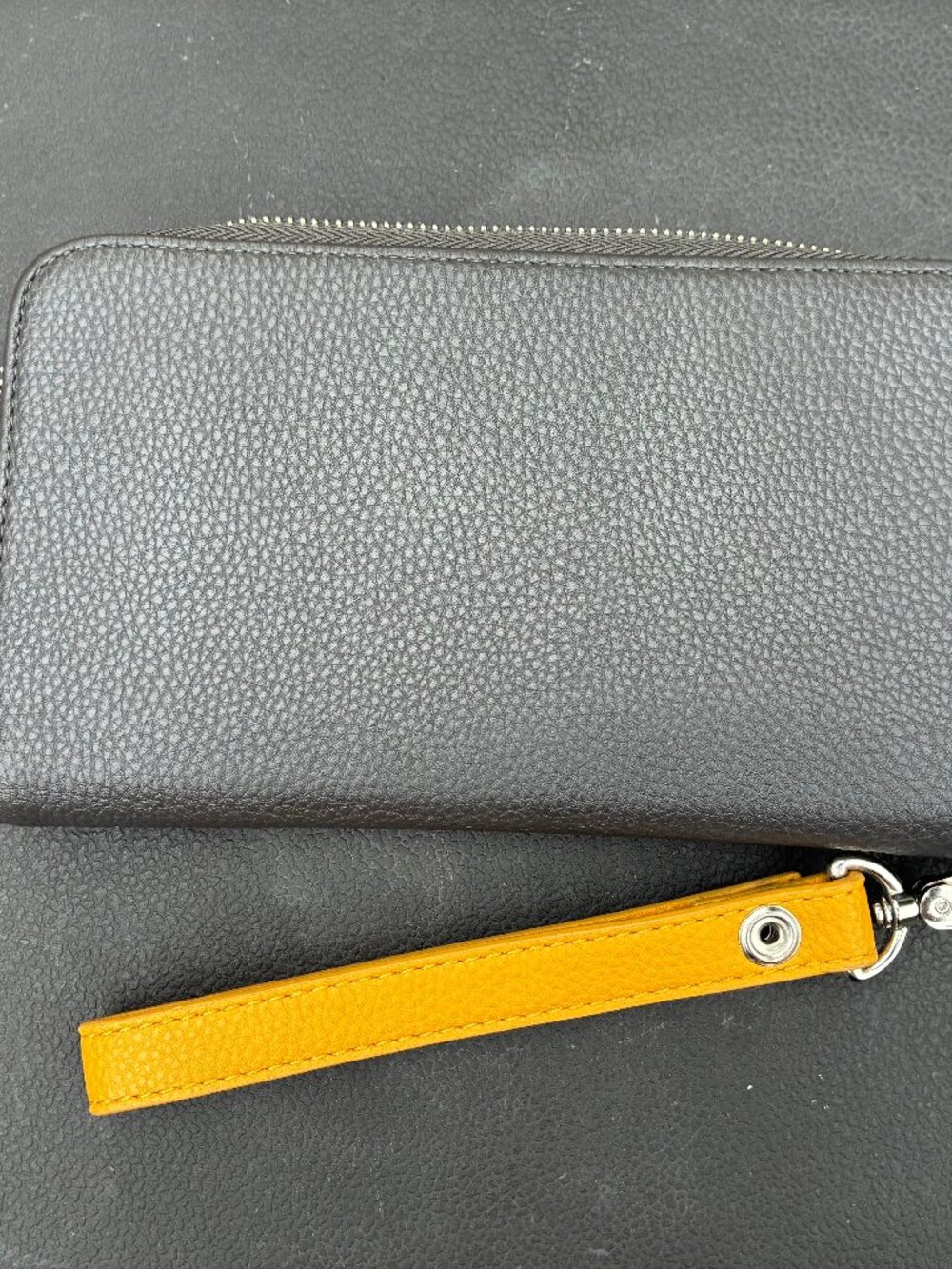Thirty -One by Jewell Wristlet Clutch Gray Pebbled Faux Leather